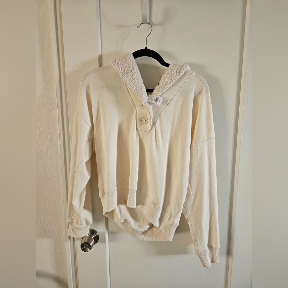 NWT American Eagle Outfitters Cream Sweater